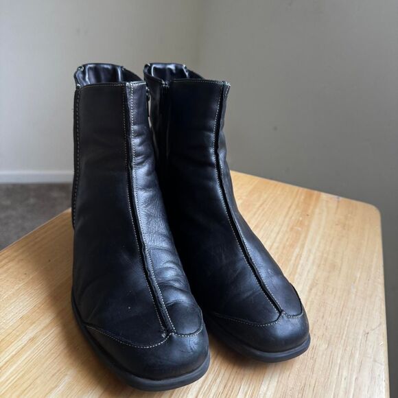 Reclaimed-vintage Women's Black and Black Boots - Picture 6 of 6
